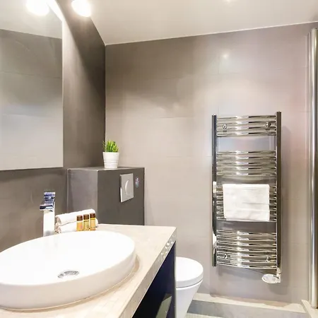 Forville Yourhosthelper Cannes